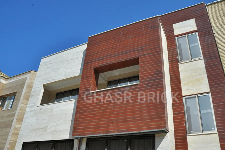 طراحی نمای خارجی خانه با آجر نسوز قرمز انگلیسی و سنگ