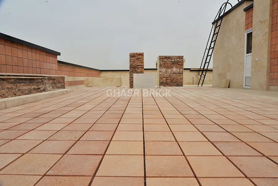 اجرای نما پشت بام با آجر کف فرش شاموتی