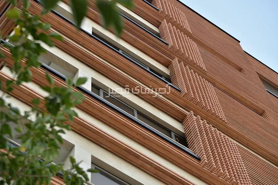 استفاده از آجر نما شاموتی پله ای در طراحی نما