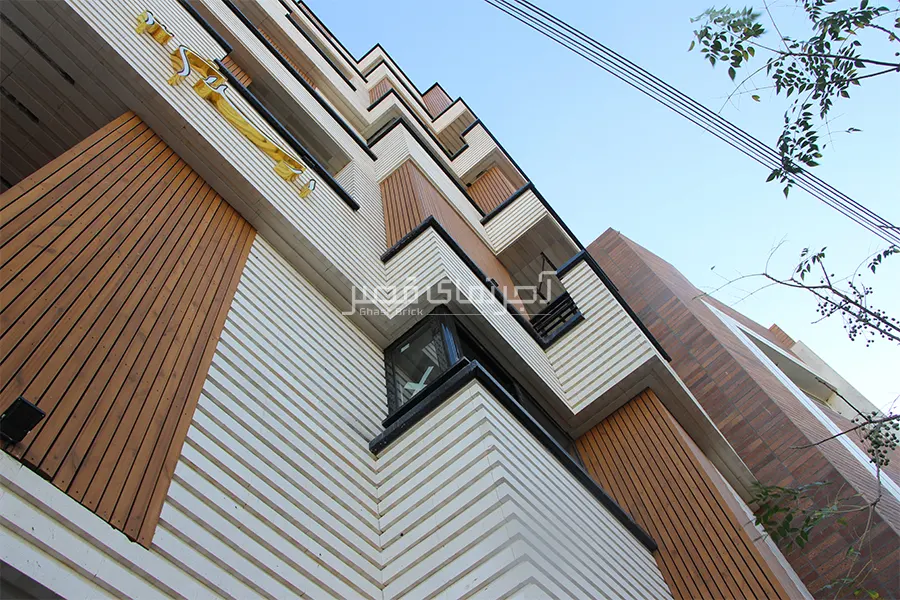 استفاده از ترکیب ترموود و آجر نما کرکره ای در طراحی نما ساختمان