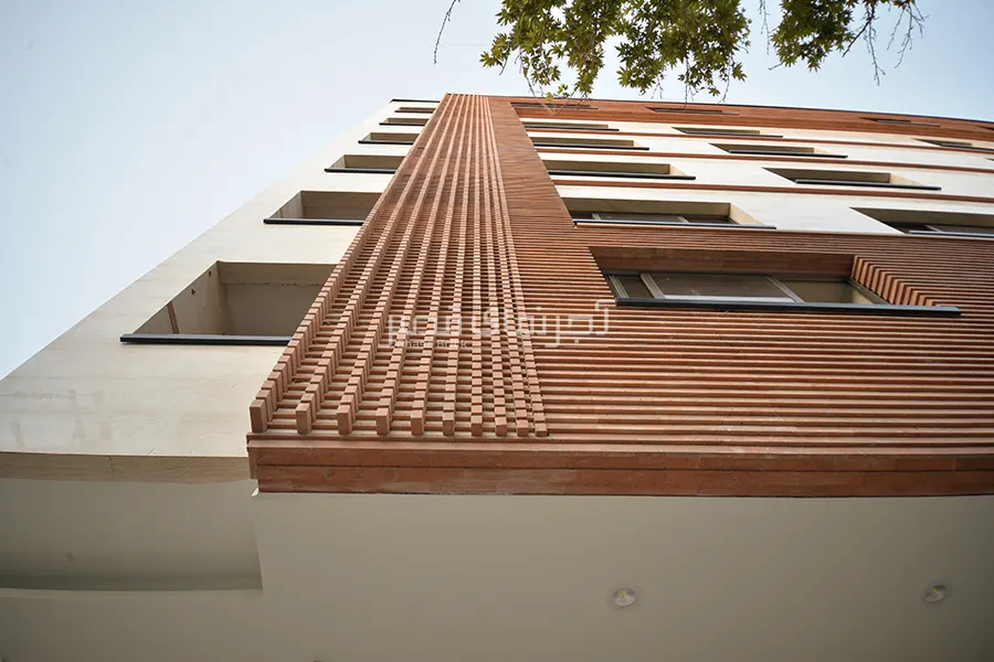 طراحی نمای کناری ساختمان با سنگ و آجر نسوز نما
