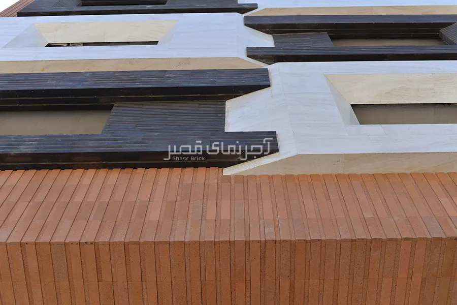 نمای دیوار بیرونی ساختمان با آجر نما کرکره ای شاموتی