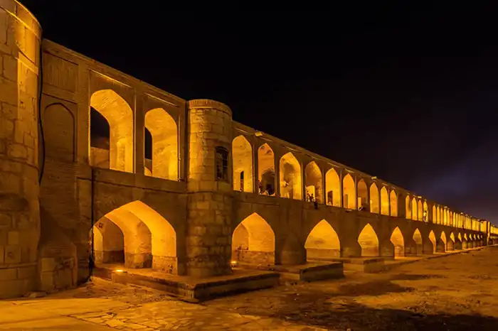 سی و سه پل آجری اصفهان