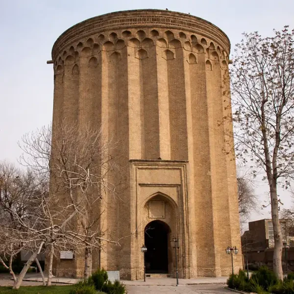 نمای آجری برج طغرل